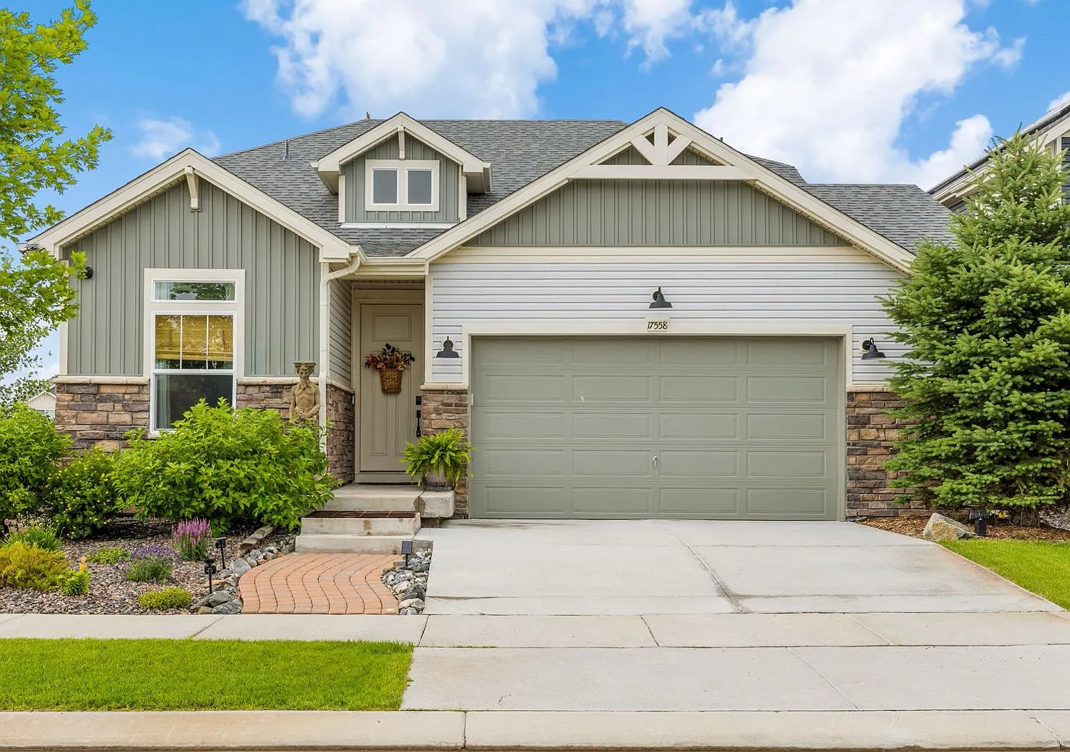 3 Bedroom 3 Bath Beautiful Home — Photo 1