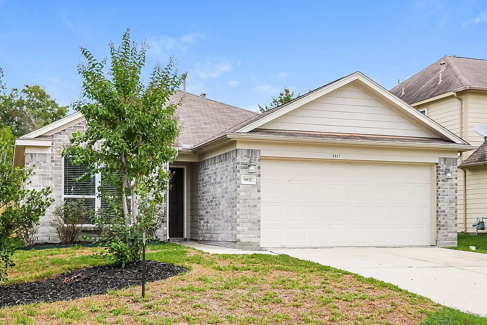 3 bed, 2.0 bath, 1841 sqft, $1,895 — Photo 3