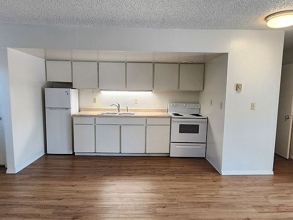 3rd image of 160 Whitman St N APT B