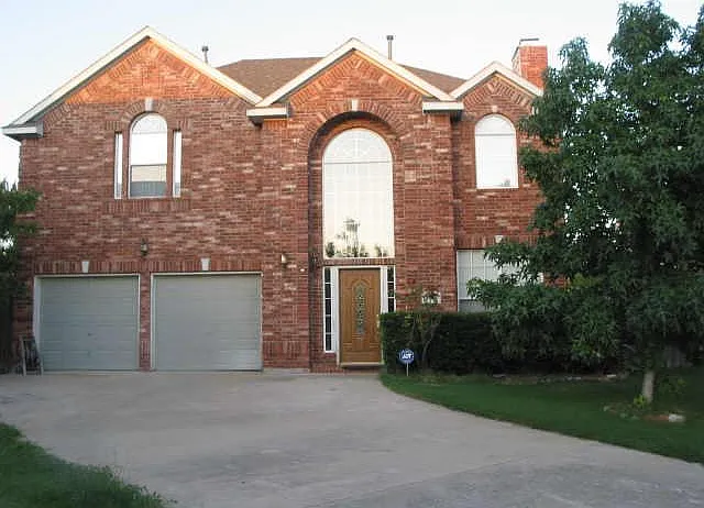 5017 Remington Dr — Photo 1