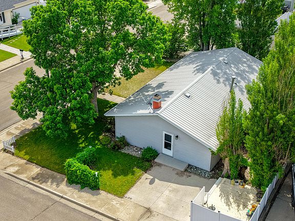 3rd image of 807 20th St E