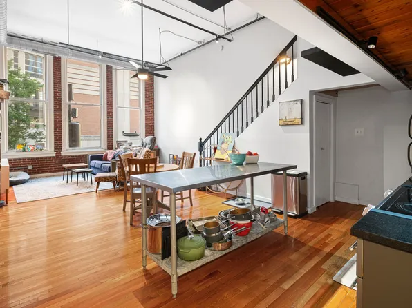 1027 Arch St APT 207, Philadelphia, PA 19107