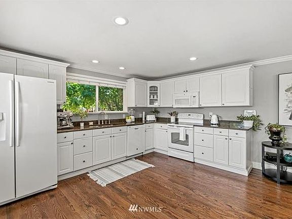 4th image of 17123 NE 8th Pl