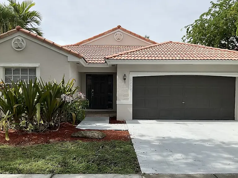 15209 SW 51st St — Photo 2