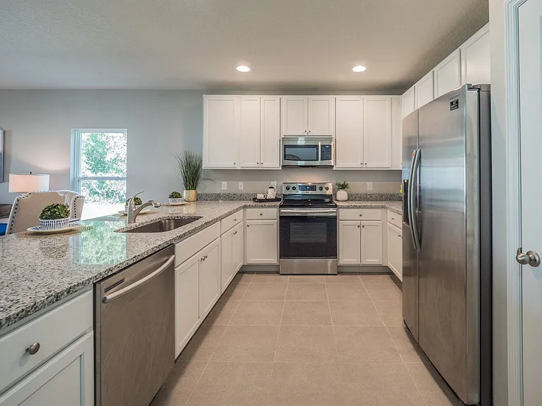 820 NE 7th Pl — Photo 3