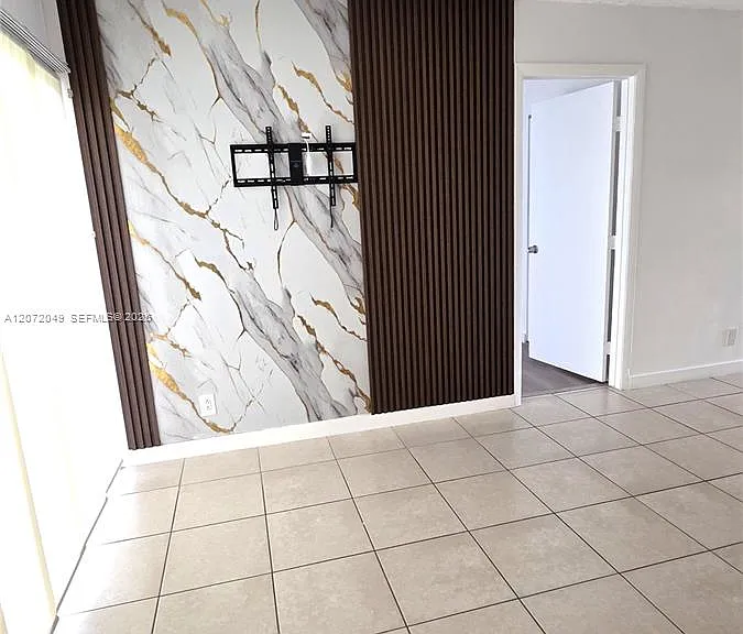 8620 N Sherman Cir #306 — Photo 6