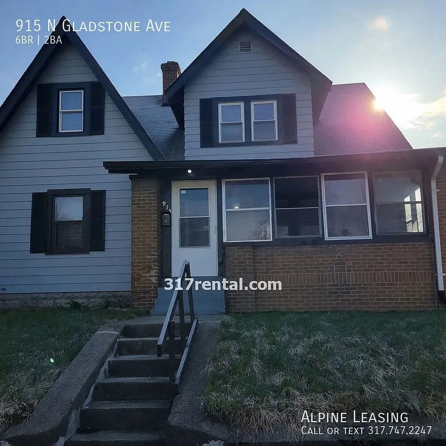 915 N Gladstone Ave photo 1
