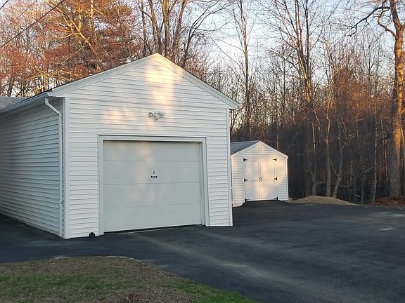 4th image of 395 Prospect St