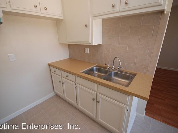 3rd image of 915 N Ogden Dr APT 15