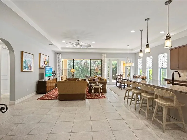 9244 Glenforest Dr — Photo 11