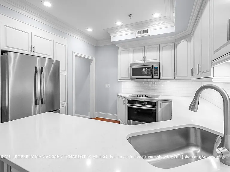 529 Queens Rd — Photo 24
