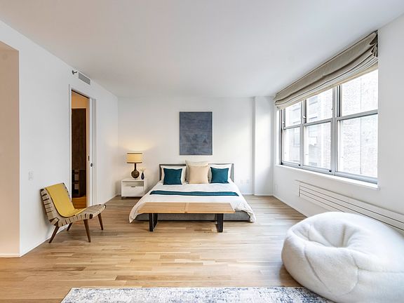 5th image of 109 Greene St APT 4B