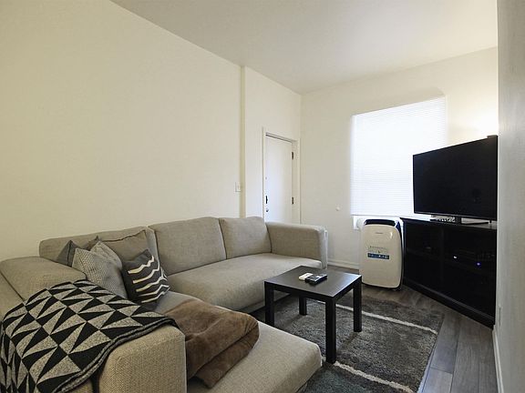 2nd image of 3050 Zuni St