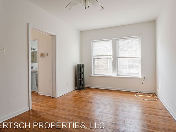 3rd image of 3344 W Ainslie St APT J1