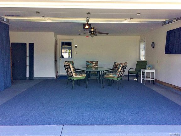 3rd image of 111 S Prince Dr