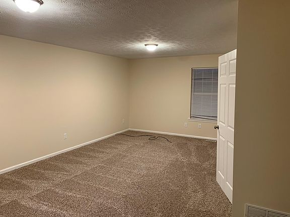 4th image of 216 Bruce Ct