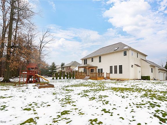 4th image of 383 Crestwood Dr