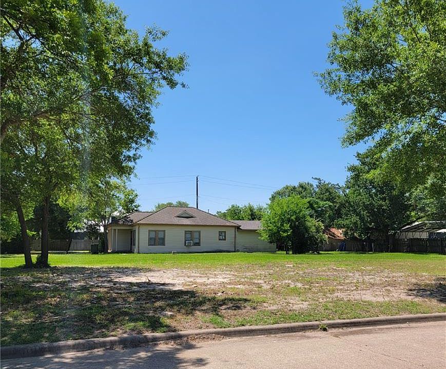 1st image of 2700 & 2704 Maloney Ave