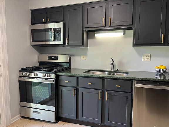 4th image of 440 Somerset Ct APT A