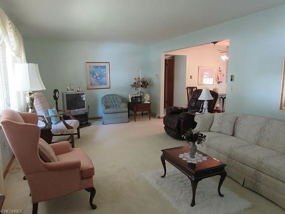 3rd image of 2902 Seikel Dr NE