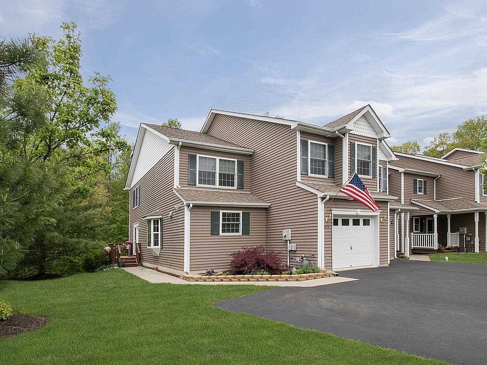 1st image of 279 Pinebrook Dr #279