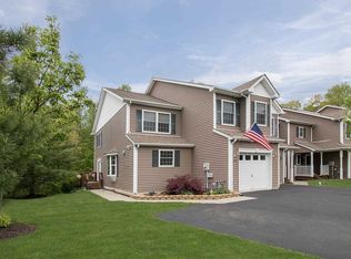 279 Pinebrook Dr #279, Hyde Park, NY 12538