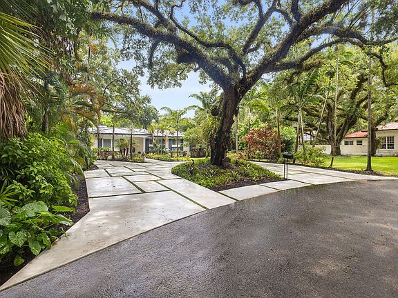 3rd image of 5430 SW 39TH Way