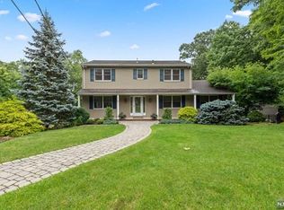 10 Apache Trl, Ringwood, NJ 07456