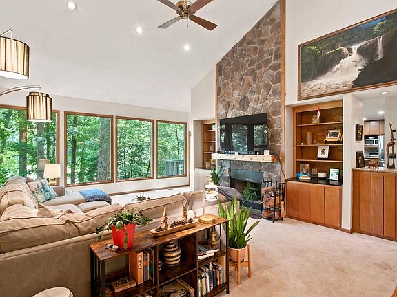 4th image of 108 Whittlin Way