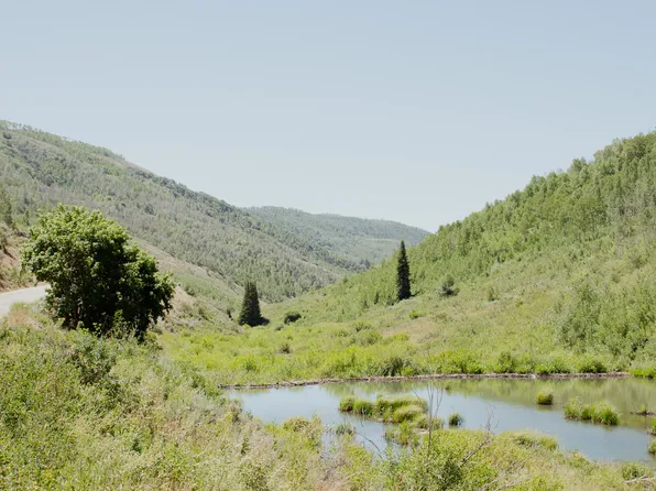 6082 N Middle Fork Dr, Huntsville, UT 84317