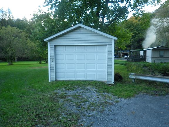 4th image of 624 Donnelly Ave