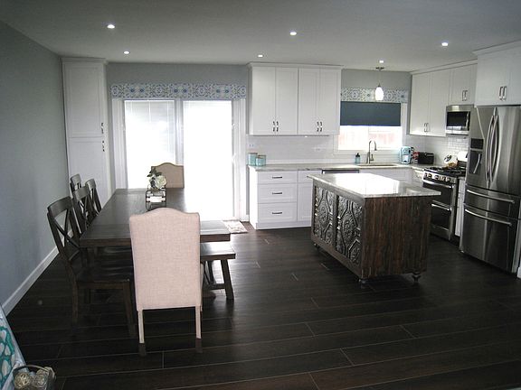5th image of 564 Stonehaven Ave