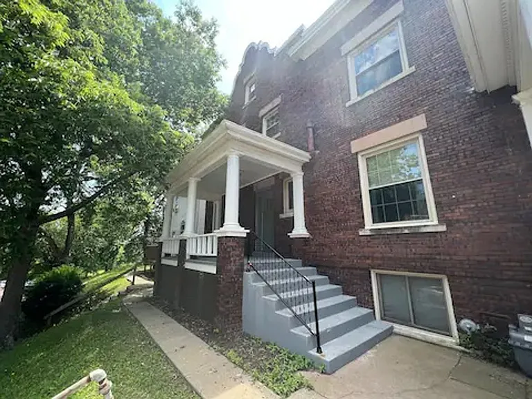 2917 Jackson St — Photo 3