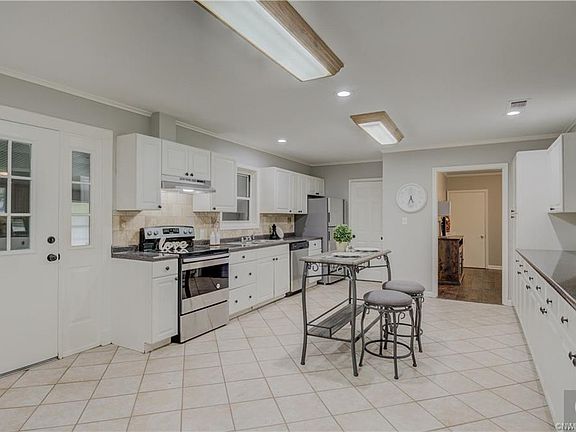 4th image of 127 Platt Dr