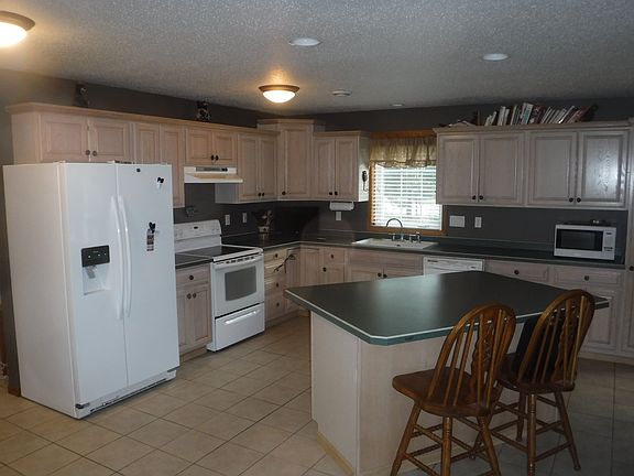 3rd image of 1306 Bayridge Dr