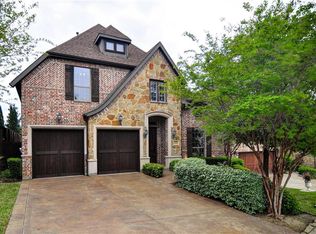 2104 S Hill Dr, Irving, TX 75038