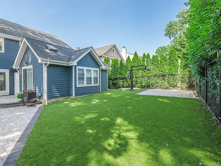 60 Highland Ave — Photo 30