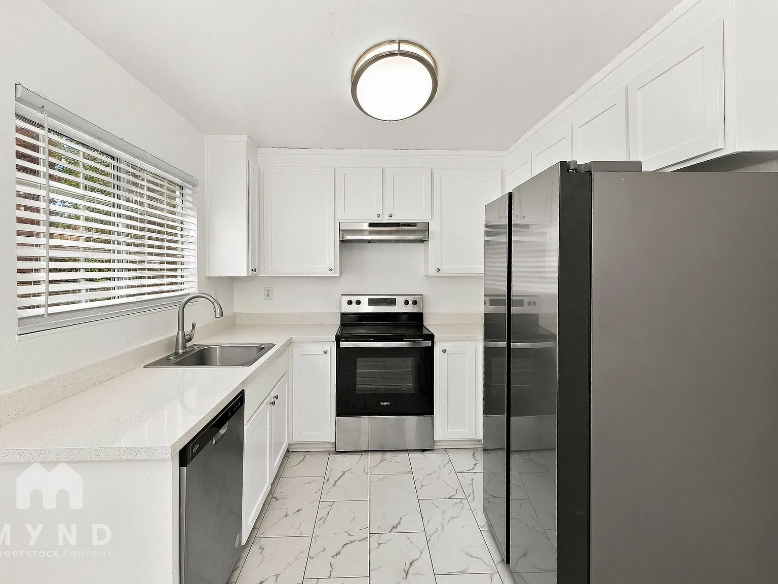 3 bed, 2.0 bath, 1058 sqft, $2,990 — Photo 2