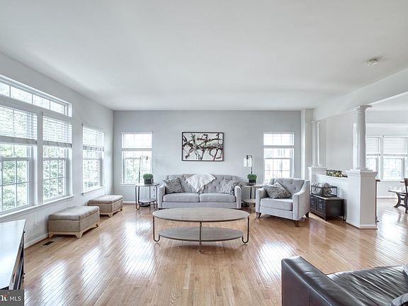 2nd image of 4401 Halleck Trl
