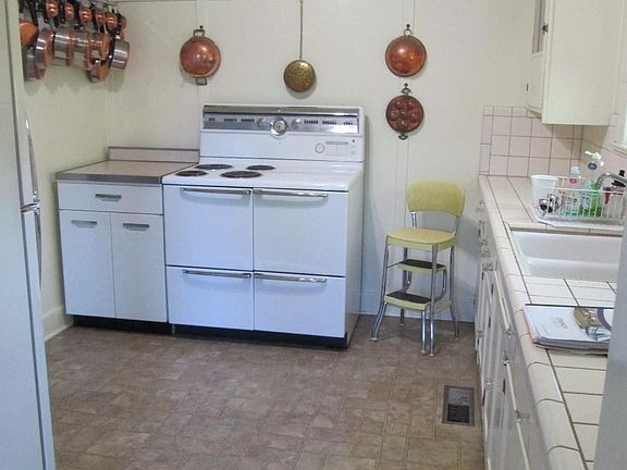 4th image of 125 Borland Ave