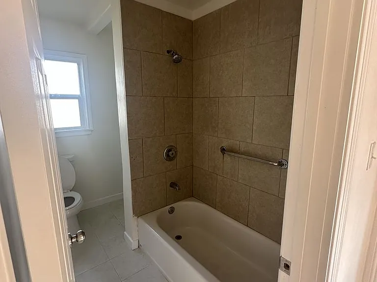 130 Surfside Dr — Photo 3