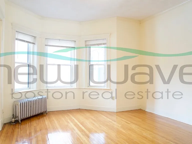 100 Queensberry St #2 — Photo 5