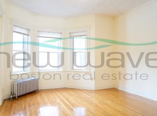 100 Queensberry St APT 3, Boston, MA 02215