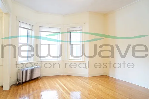 100 Queensberry St #3 Photo 1