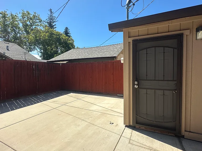422 E Morris Ave #1 — Photo 16