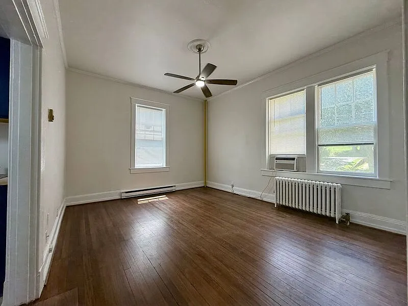 1 bed, 1.0 bath, 355 sqft, $1,100 — Photo 2