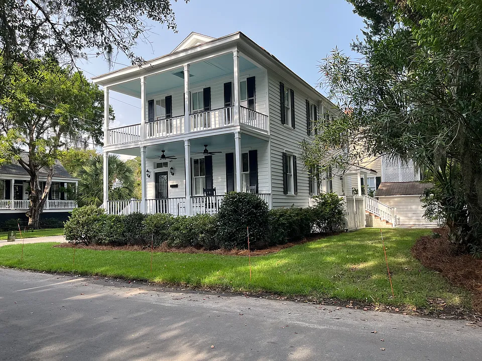 611 East St