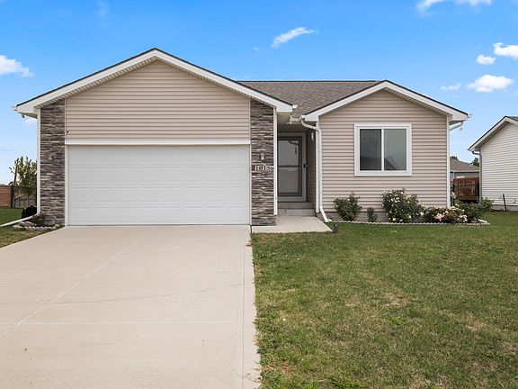 2nd image of 1015 Locust St