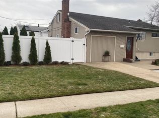 97 Lotus Oval S, Valley Stream, NY 11581