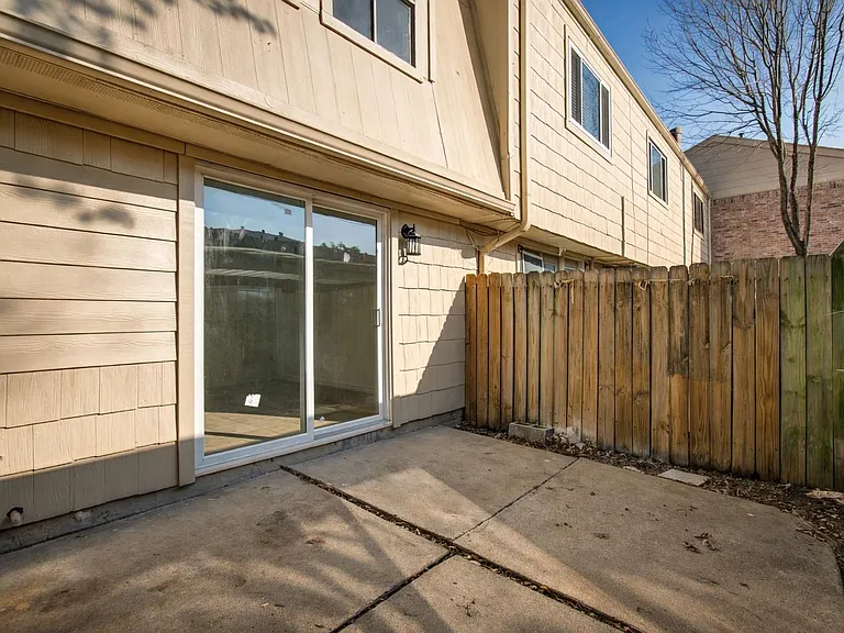7902 Grove Ridge Dr — Photo 16
